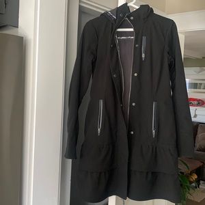 Athleta black lined hooded rain coat with ruffled bottom